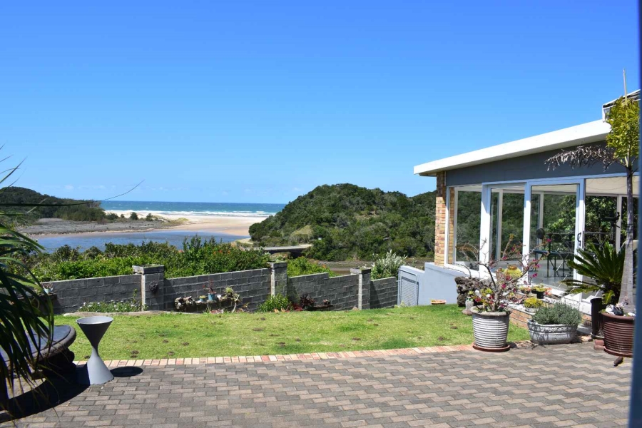 5 Bedroom Property for Sale in Kidds Beach Eastern Cape